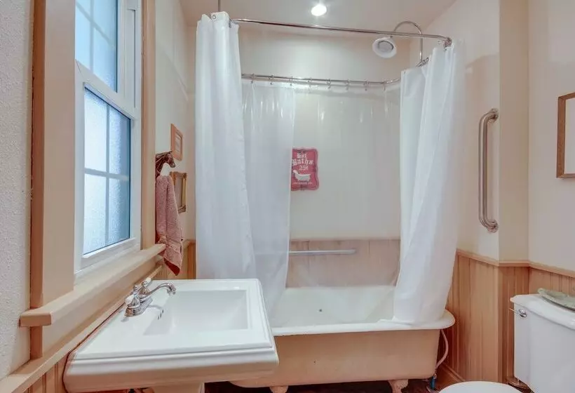 Large Family Home W/ View, 1 Mi To Red Lodge Ski!