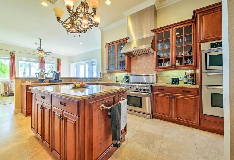 Luxe Wine Country Estate W/ Orchard Facing Balcony