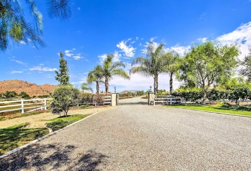 Luxe Wine Country Estate W/ Orchard Facing Balcony