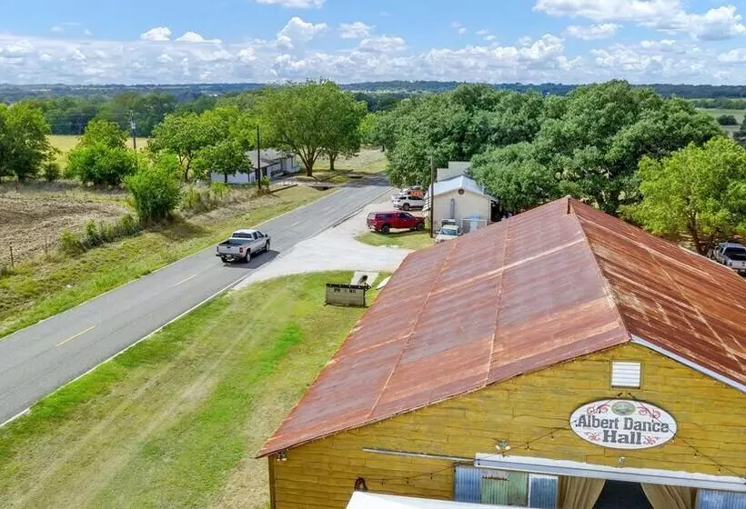 Luxury Cabin Right Across From Albert Dance Hall!