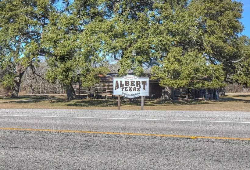 Luxury Cabin Right Across From Albert Dance Hall!