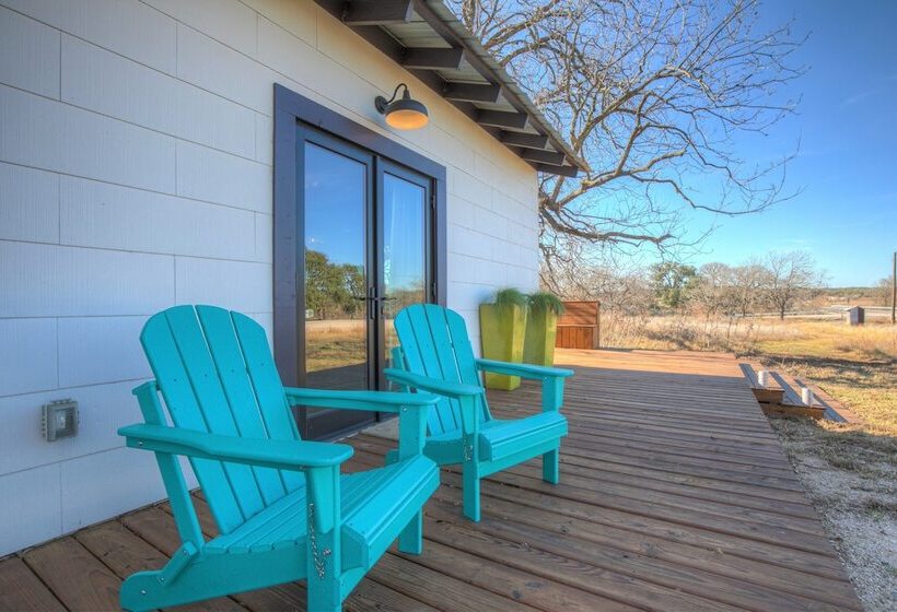 Luxury Cabin Right Across From Albert Dance Hall!