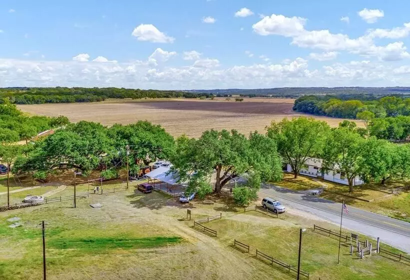 Luxury Cabin Right Across From Albert Dance Hall!