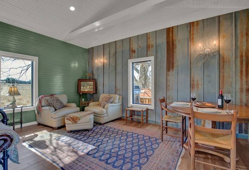 Luxury Cabin Right Across From Albert Dance Hall!