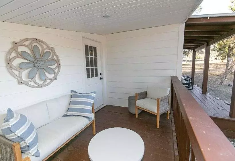 Luxury Cottage With Hill Country Views   Private Deck