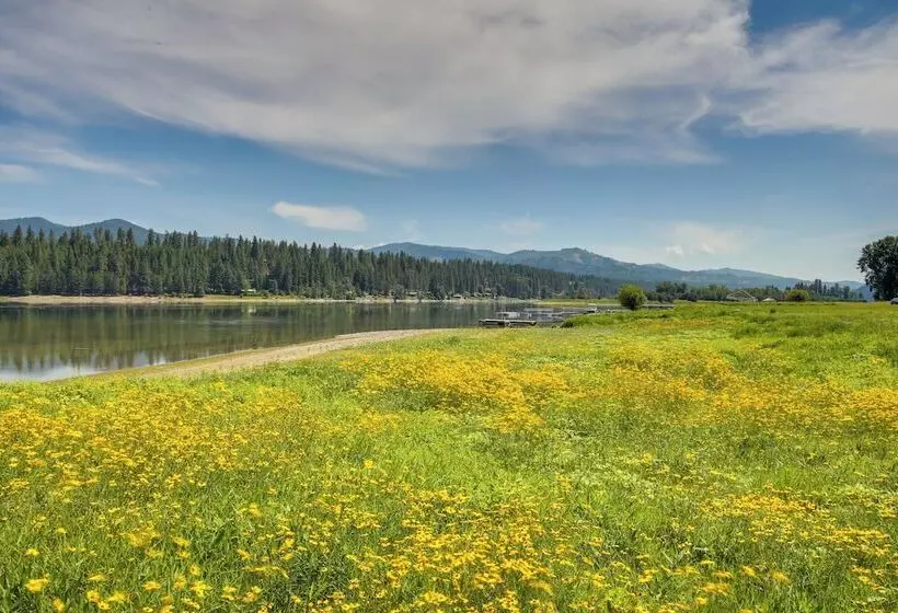 Newport Riverfront Home W/ Deck + Fire Pit!