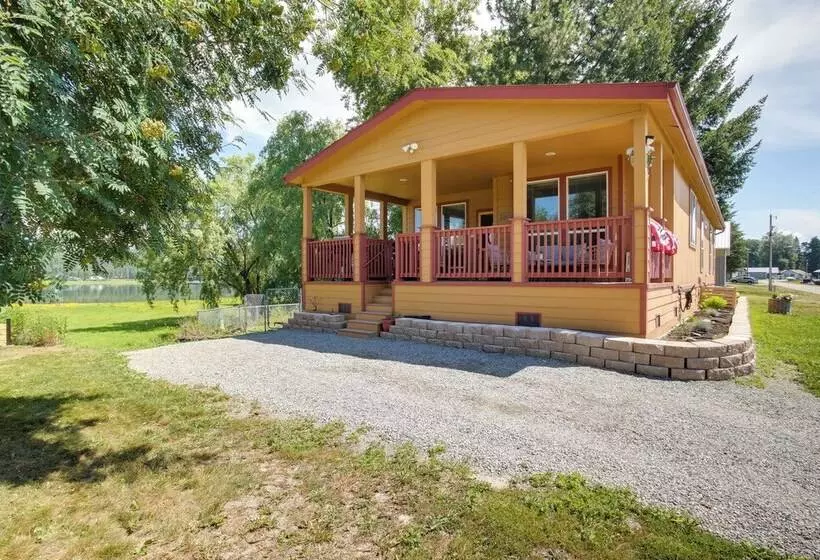 Newport Riverfront Home W/ Deck + Fire Pit!