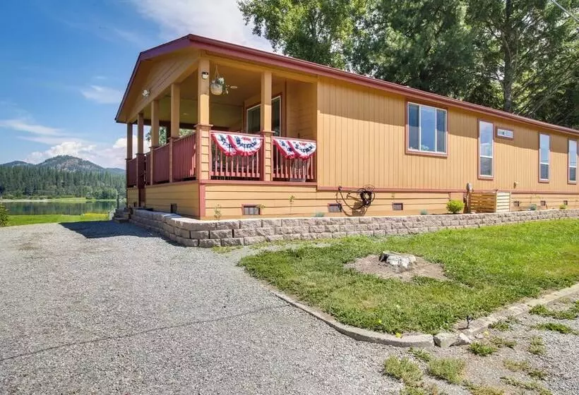 Newport Riverfront Home W/ Deck + Fire Pit!