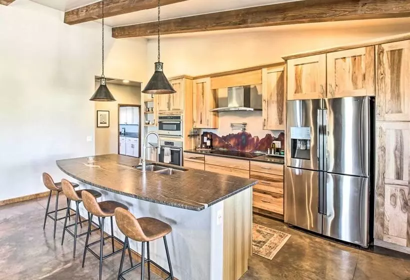 Pastoral Elgin Escape W/ Covered Patio & Grill!