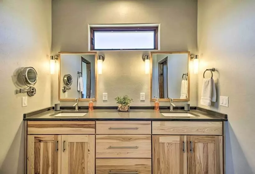 Pastoral Elgin Escape W/ Covered Patio & Grill!