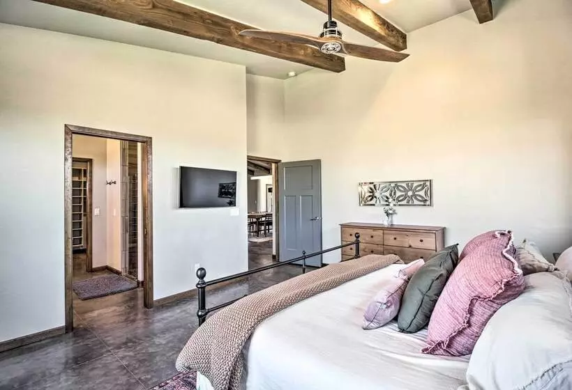 Pastoral Elgin Escape W/ Covered Patio & Grill!