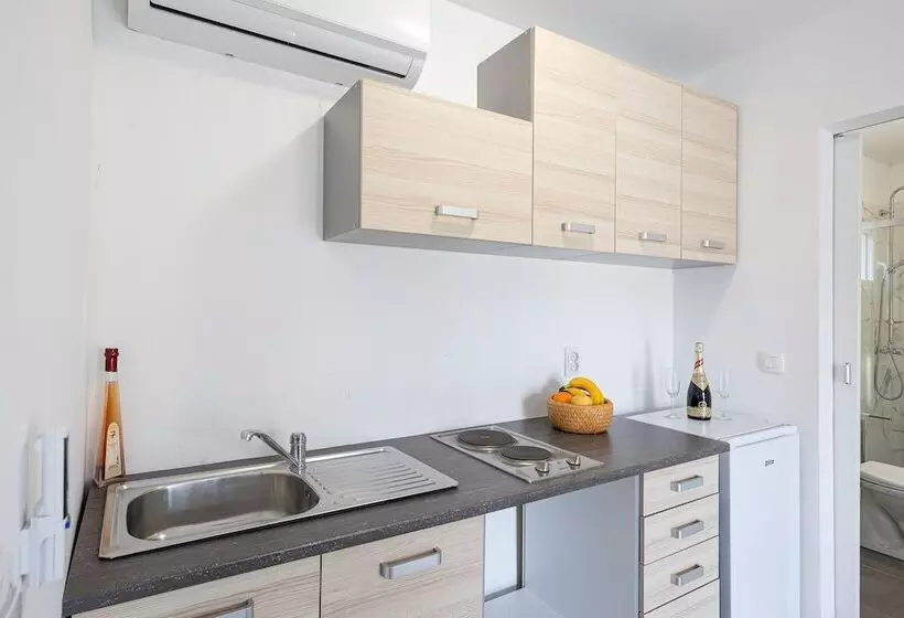 Majatalo Mobile Homes In Kamp Karin