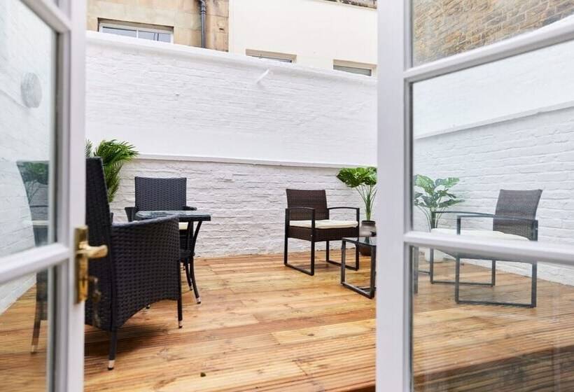 The South Kensington Wonder   Trendy 3bdr House With Garden