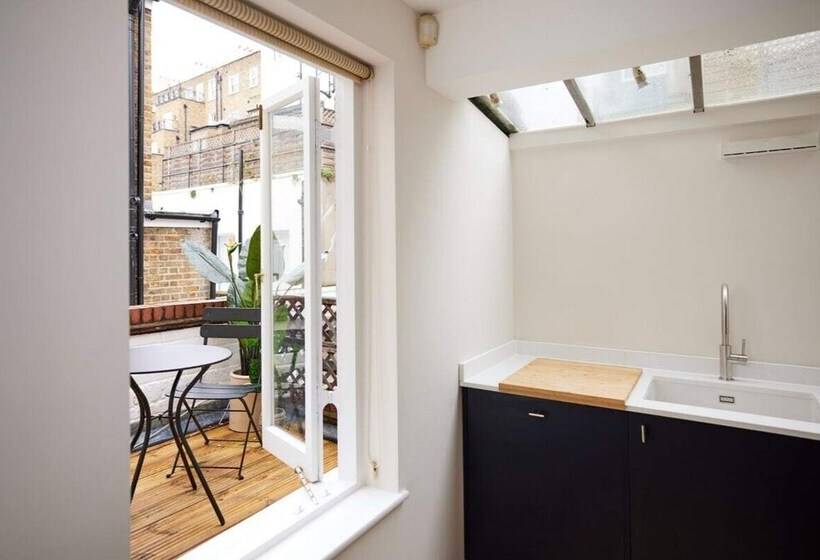 The South Kensington Wonder   Trendy 3bdr House With Garden