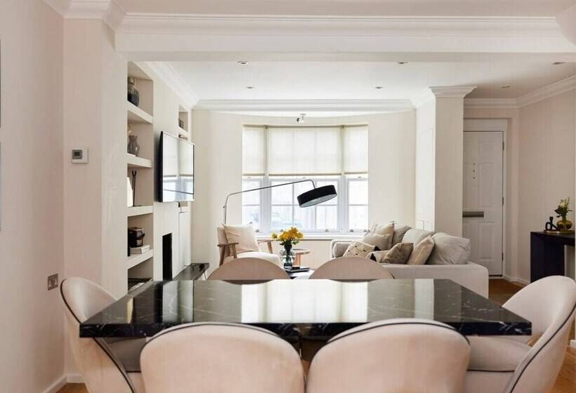 The South Kensington Wonder   Trendy 3bdr House With Garden