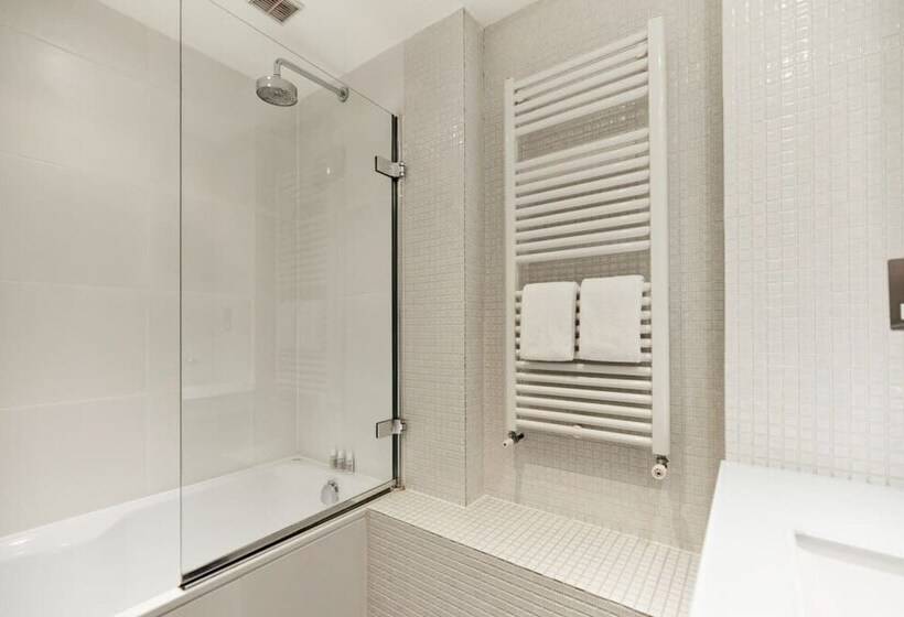 The South Kensington Wonder   Trendy 3bdr House With Garden