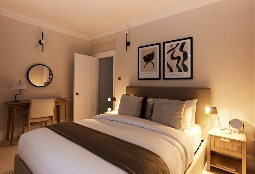 The South Kensington Wonder   Trendy 3bdr House With Garden