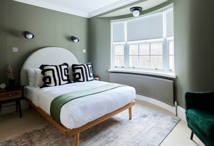The South Kensington Wonder   Trendy 3bdr House With Garden