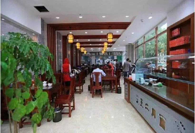 Vienna Hotel Qinghai Xining Deling Halu City East Wanda Plaza