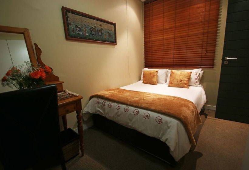 1109 The Decks At 67 Long Street