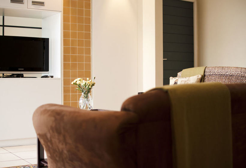 1109 The Decks At 67 Long Street