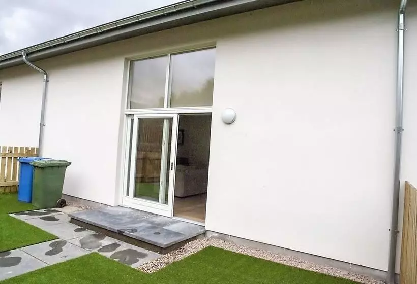 8 Milton Side