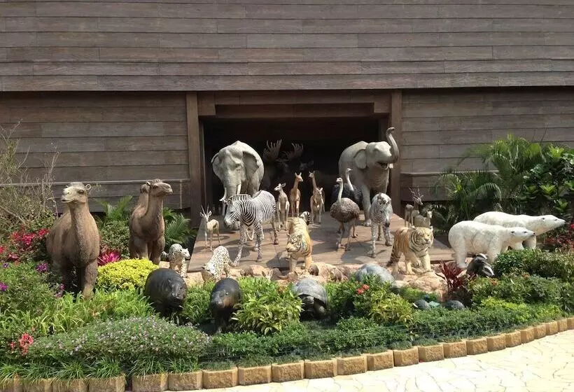 هاستل Noah’s Ark Hotel & Resort