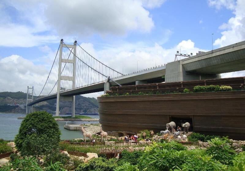 Hostel Noah’s Ark Hotel & Resort