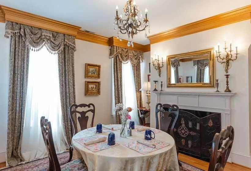ベッドアンドブレックファースト 1840s Carrollton Inn