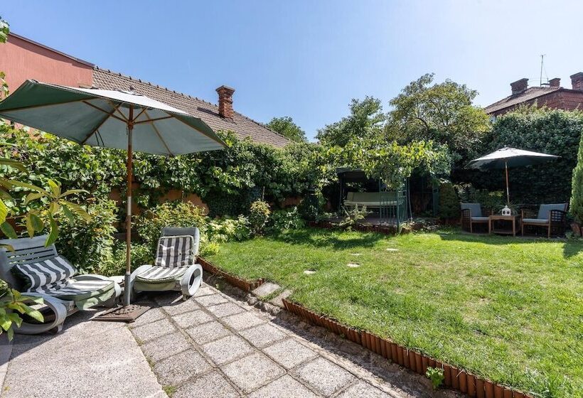 تختخواب و صبحانه Villa Hotel Escala