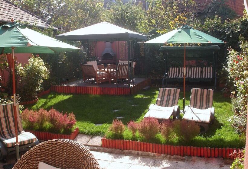 تختخواب و صبحانه Villa Hotel Escala