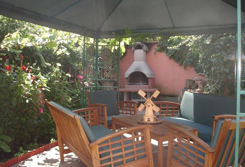 تختخواب و صبحانه Villa Hotel Escala