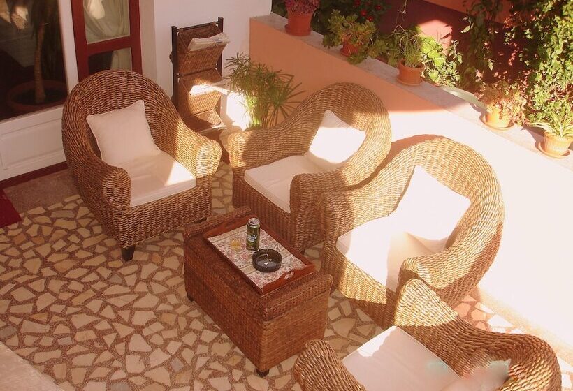 تختخواب و صبحانه Villa Hotel Escala