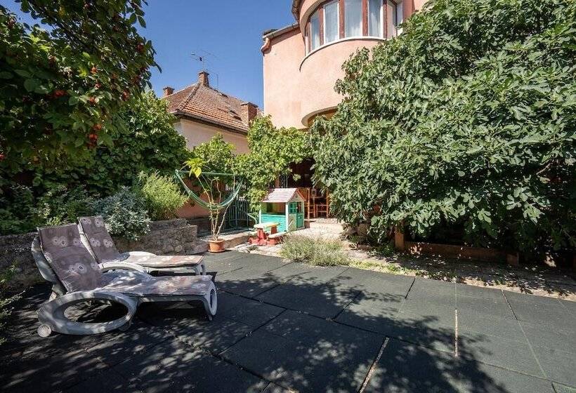 تختخواب و صبحانه Villa Hotel Escala