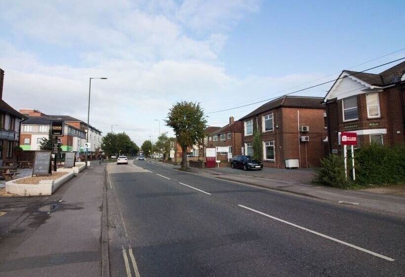 Beddoe Apartments Premier Lodge Eastleigh Near Winchester And Southampton