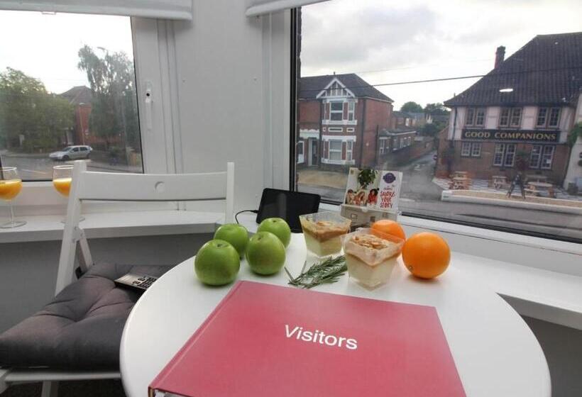 Beddoe Apartments Premier Lodge Eastleigh Near Winchester And Southampton
