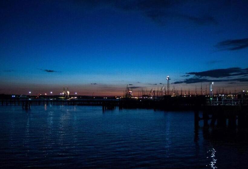 Beddoe Apartments Premier Lodge Eastleigh Near Winchester And Southampton