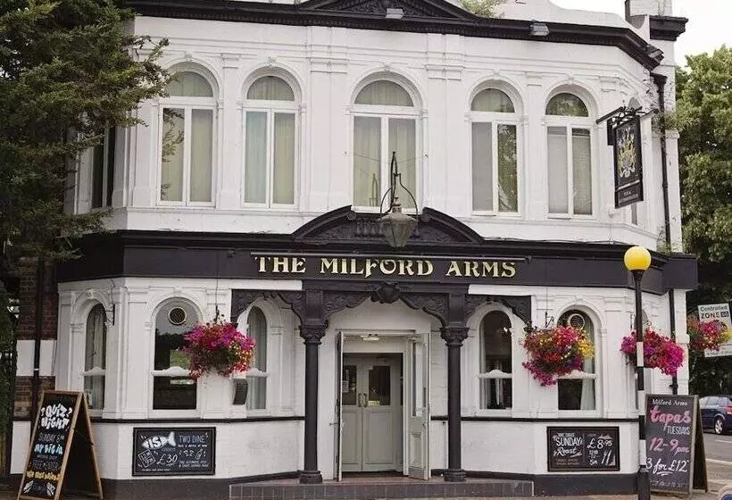 簡易ホテル The Milford Arms