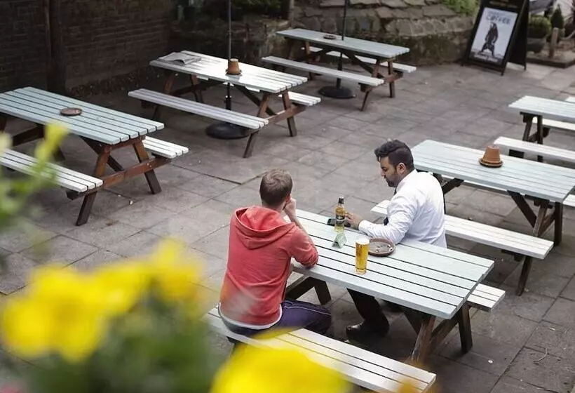 簡易ホテル The Milford Arms