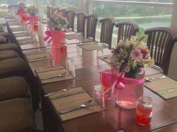 호텔 Kandy Supreme