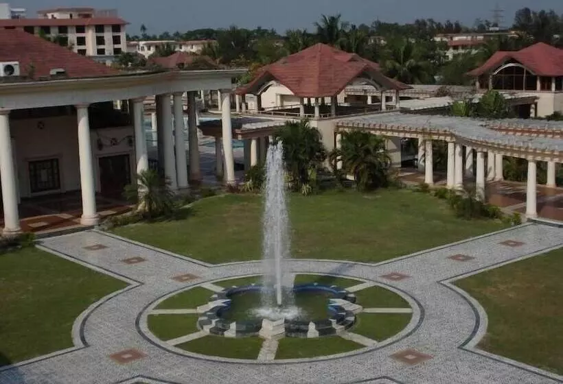 Hotelli The Lake Land Country Club Residency