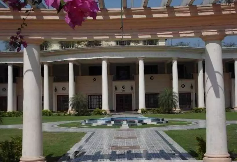 Hotelli The Lake Land Country Club Residency