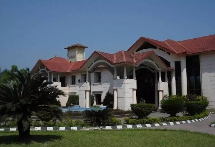 Hotelli The Lake Land Country Club Residency