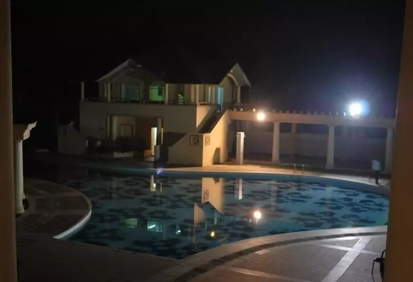 Hotelli The Lake Land Country Club Residency
