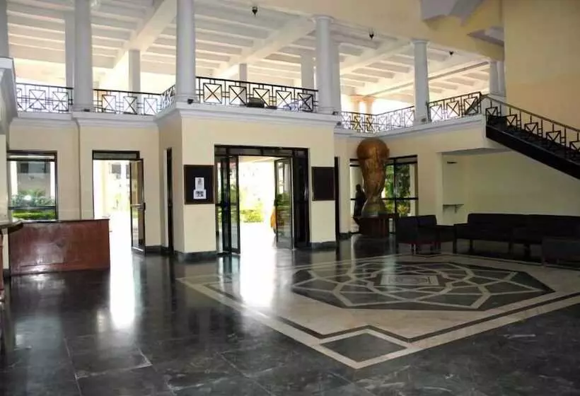 Hotelli The Lake Land Country Club Residency