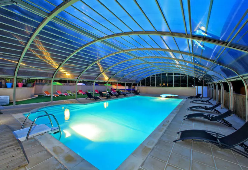 هتل Le Club Vert Du Périgord