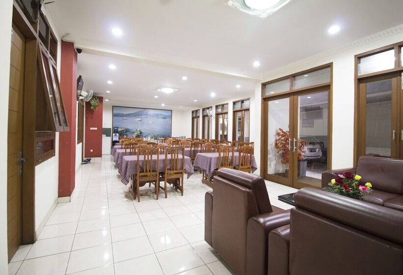 בית מלון כפרי Reddoorz Plus @ Wastu Kencana