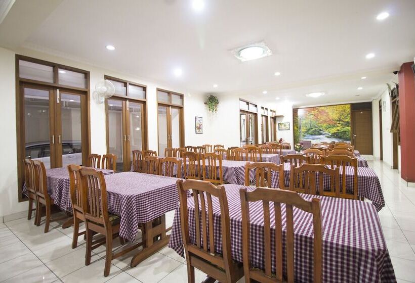 בית מלון כפרי Reddoorz Plus @ Wastu Kencana