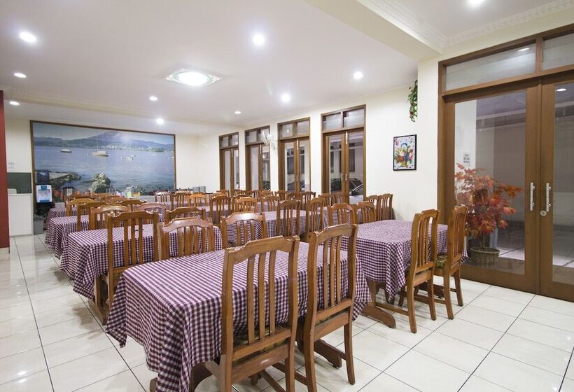 בית מלון כפרי Reddoorz Plus @ Wastu Kencana