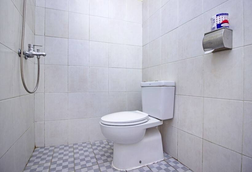 בית מלון כפרי Reddoorz Plus @ Wastu Kencana